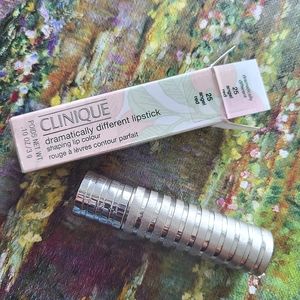 Clinique Dramatically Different Lipstick - 25 Angel Red NWT